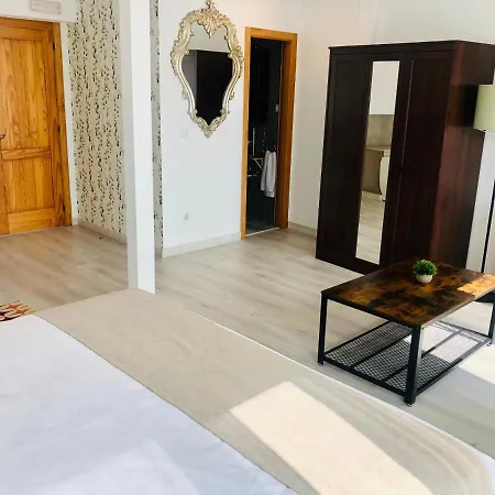 Hotel Alcamino Mompía