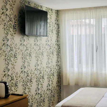 Hotel Alcamino Mompía