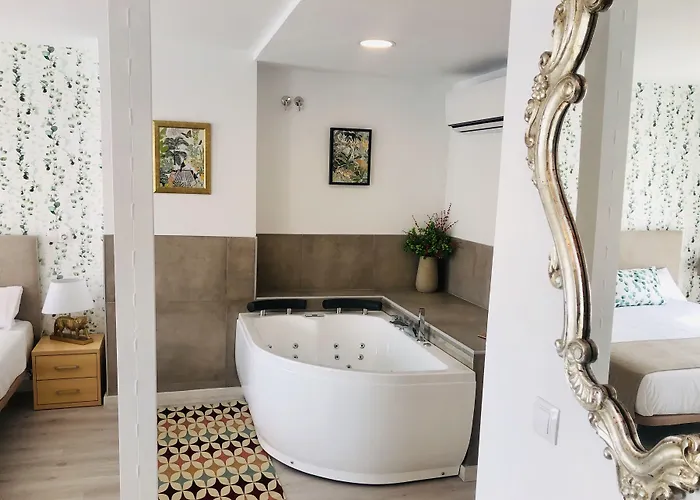 Alcamino Hotel Mompia